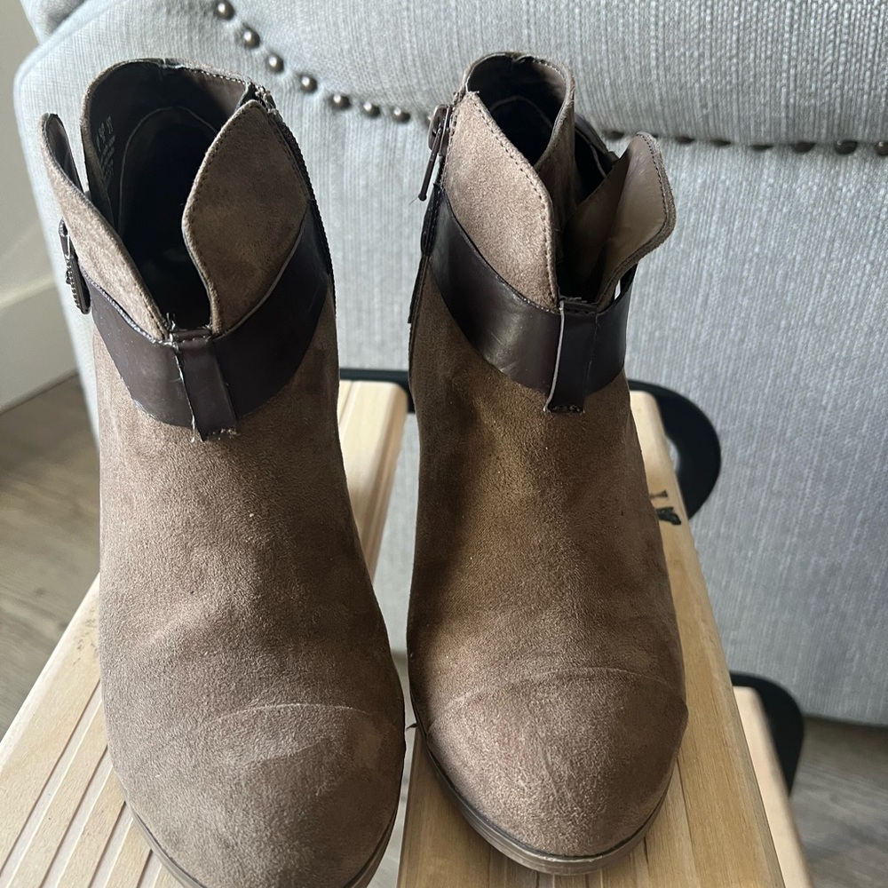 NIB Women's Carlos Santana Chateau Gray Harvest Boots Size 9